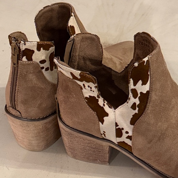Pierre Dumas Tan Ankle Women’s Boots Cow Print Size 9 - Picture 8 of 12